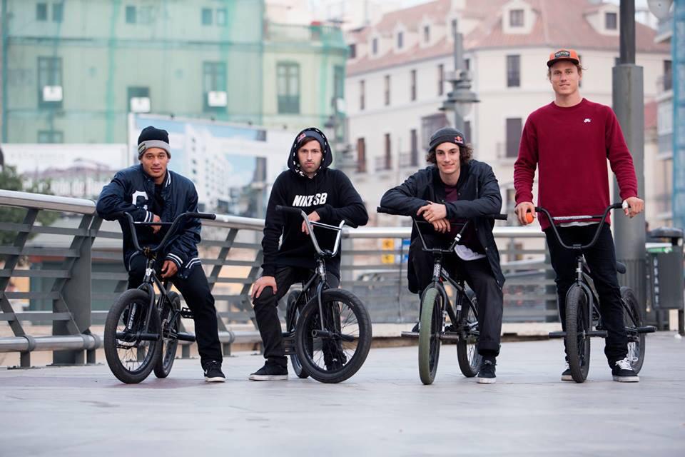 Perceptivo gusto hueco Nike BMX on Twitter: "Weekends were made for cruising with your friends.  Are you getting some BMX today? http://t.co/tvEh0ajrHw" / Twitter