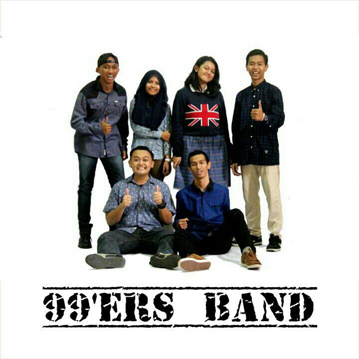 TheNevasca2015's tweet photo. Yang kedua ada 99'ers Band!! Band ini beranggotakan kelas 10 loo. Berbakat banget ya mereka :D http://t.co/FGLKAeronv