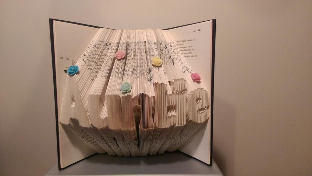 amysmakes's tweet image. Here's another design but can be done with any name #bookfoldart