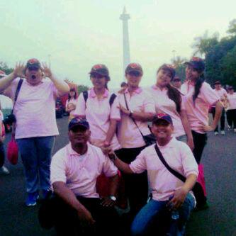 Pertama kali gw pake baju pink.....njirrrrrrrr