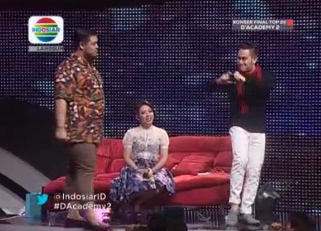 Indosiar's tweet photo. @kingnassar88 seneng banget nih, sampai nggak ada kata-kata cuma joget ajaa buat @DA2_Rizki @DA2_Ridho #DAcademy2 http://t.co/cBSG2lMcEK