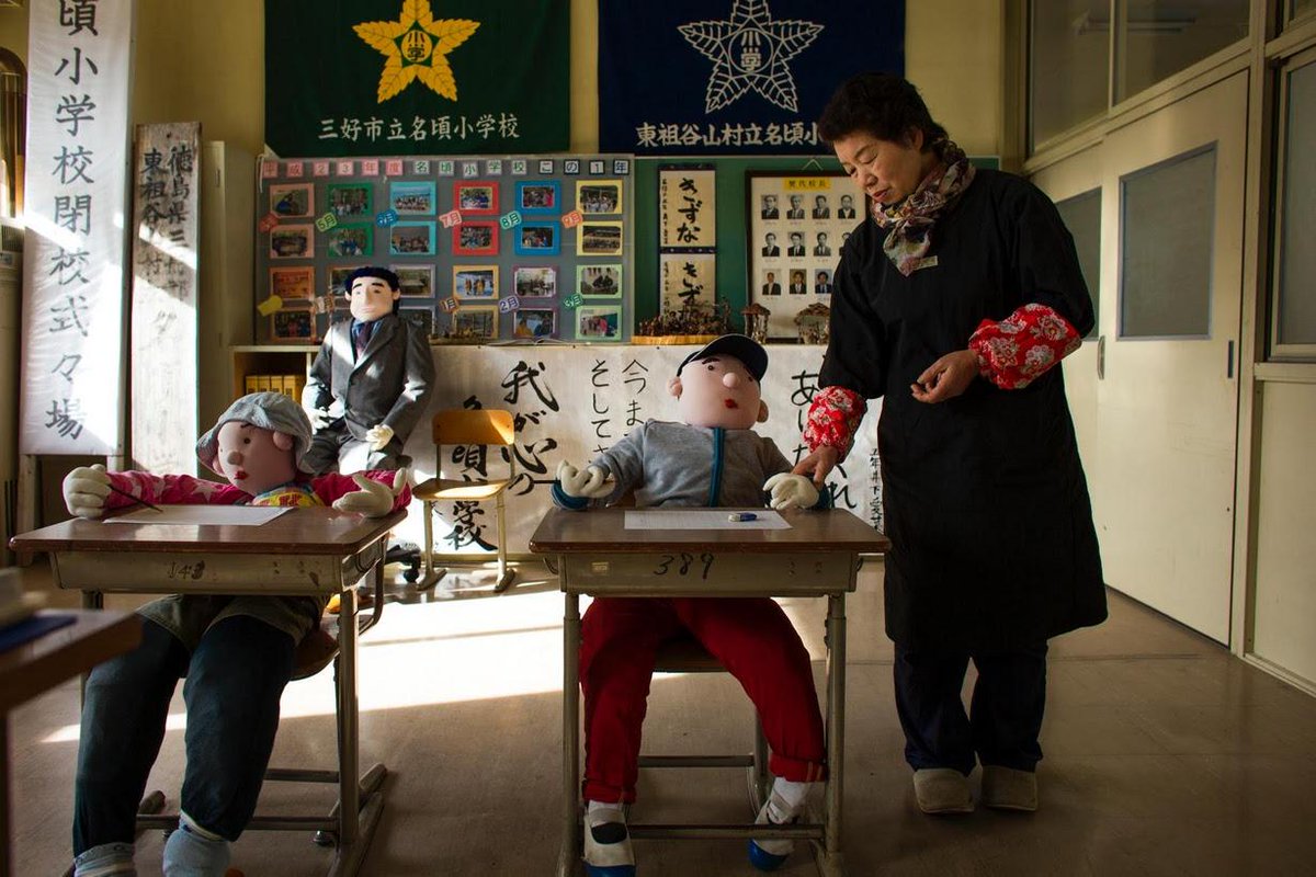 ReutersWorld's tweet photo. PHOTOS: Japan's village of Nagoro has just 35 people -- but 150 scarecrows. http://t.co/lyEyo7P5Kh http://t.co/qVIhIzVEbN