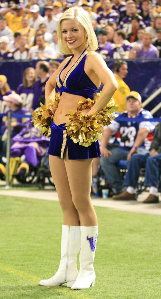Officalnflcheer's tweet photo. Minnesota Vikings Cheerleader http://t.co/di2yyGluNV