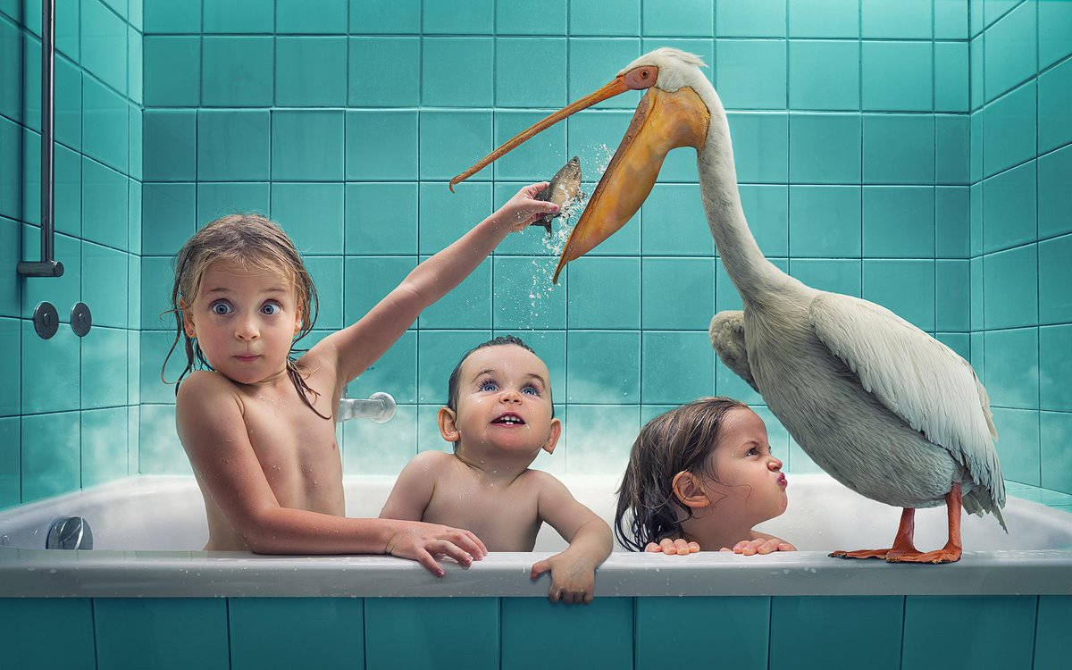 Brutal la creatividad de este padre. Crea fotos divertidas de sus 3 hijas en escenarios locos kcy.me/1r9bm