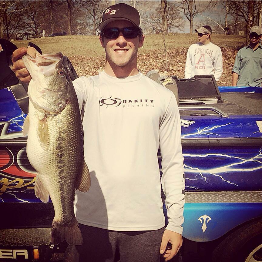 RazorBassTeam's tweet photo. #mmbigbass two studs from our qualifier yesterday on Tenkiller! 6.76# and 5.40# #RazorbackFishing http://t.co/QGcGhWl2sg
