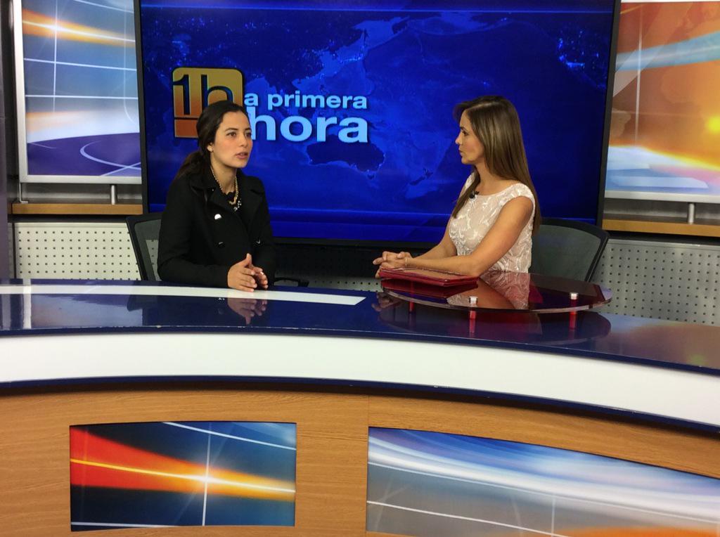 DanteAguilarMX's tweet photo. Hoy nos acompañó #AprimeraHora @alevegareyes de @JE_CMIC para hablar del sector de la construcción con @CarlaGarfias http://t.co/b9SWGgVFtC
