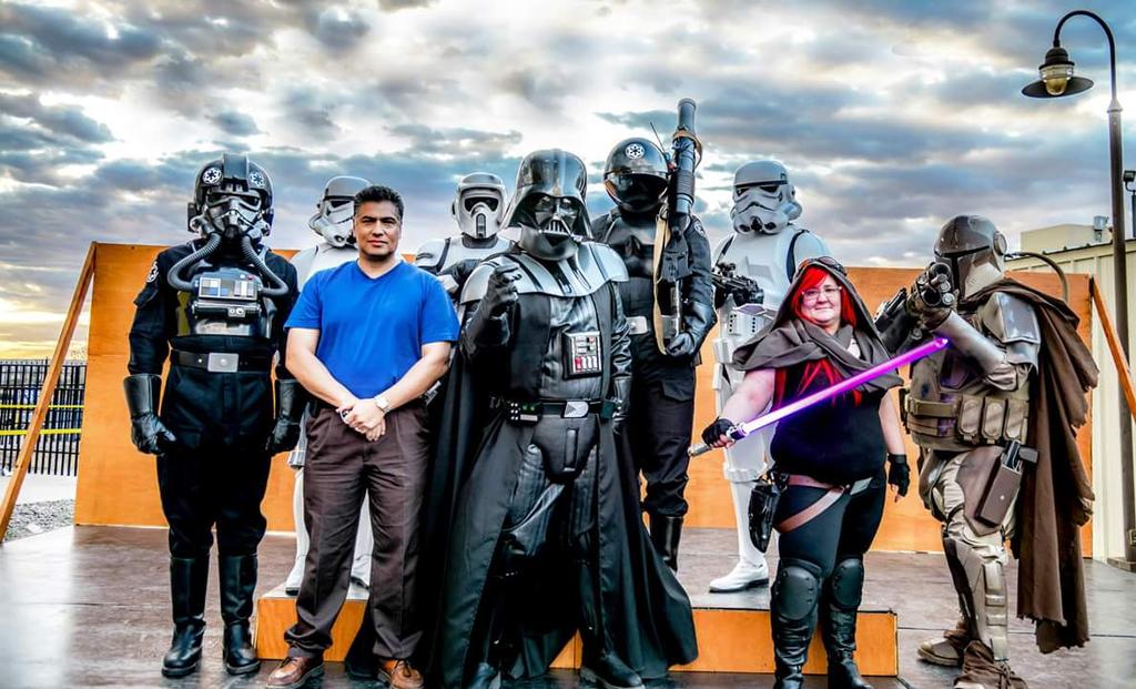 AdventureZoneEP's tweet photo. @aacosta26_kint de @kint_tv disfrutando el fin de semana en @AdventureZoneEP con @SunCityScifi #itsallgoodep http://t.co/hUnTVKKhHZ