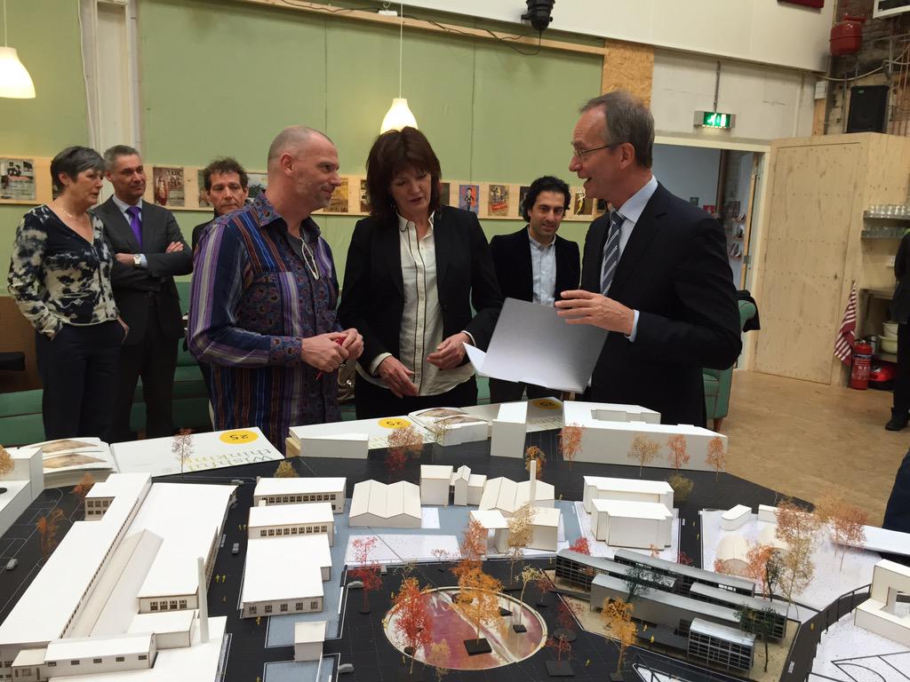 In aanwezigheid @MinisterKamp overeenkomst <a href="/MBOAmersfoort/">MBO Amersfoort</a> en @StadsLAB033 ondertekend!