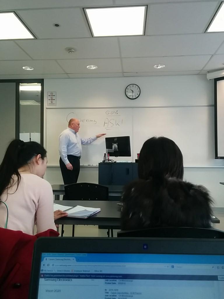 c_atwal91's tweet image. Most important moment in closing a sales #ASK! ...... #B2B #alwaysbeclosing #MKM804 #ProfChuck #50%closing