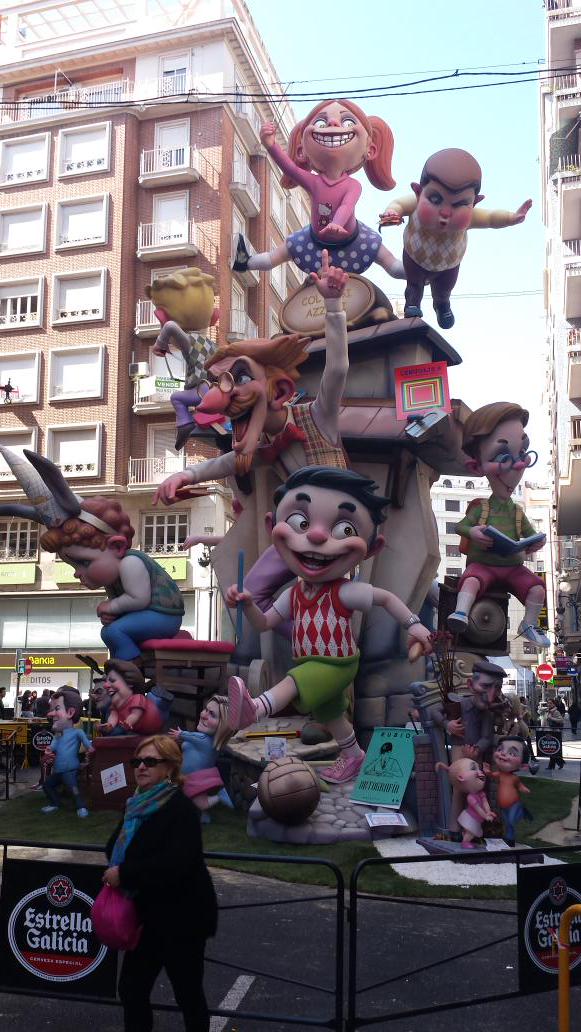 josertomasro's tweet photo. Durante esta mañana hemos seguido de ruta fallera por Valencia #CiriloAmorós #PeriodistaAzzati #Ferroviaria #Falles15 http://t.co/GT2RlmzJ9P