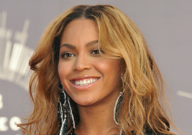 Saludify's tweet photo. #Beyonce’s comforting message to colleague with cancer http://t.co/4lEfk9MPmh http://t.co/oNa5Pg1oqQ