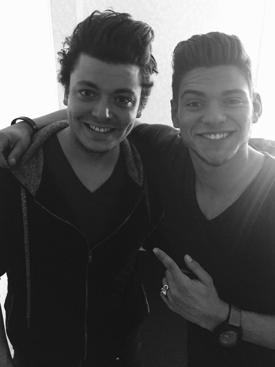 Un copain est venu me faire un petit coucou dans ma loge des Enfants de la télé 😄  <a href="/kevadamsss/">Kev Adams</a>  bisous mes chats❤️