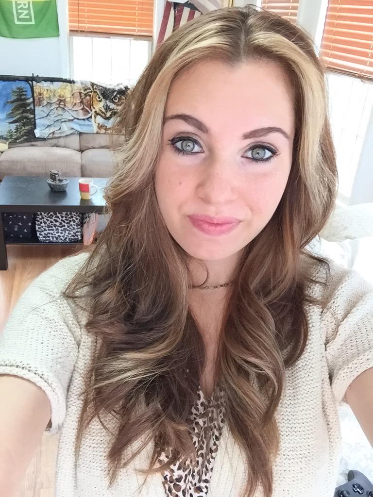 adavis3163's tweet photo. Middle part or side part? http://t.co/VZIivS0fo3