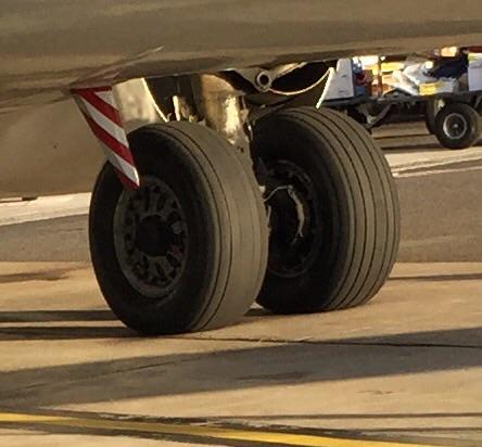 ChristoBaldwin's tweet photo. @VirginAustralia time for a tyre change on VF-YIF? Flight VA816 http://t.co/ovgyl1rCks