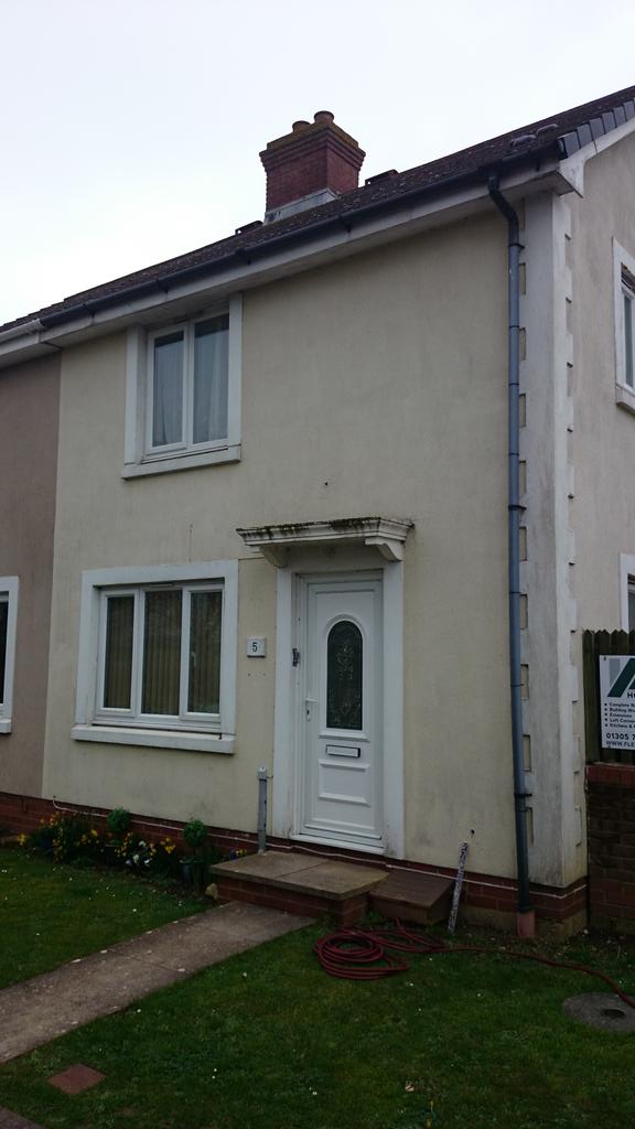 Fleet2015's tweet photo. The next project is giving this house a facelift. Keep an eye out for the after shots coming soon #house #decorating http://t.co/TksH1iaB96