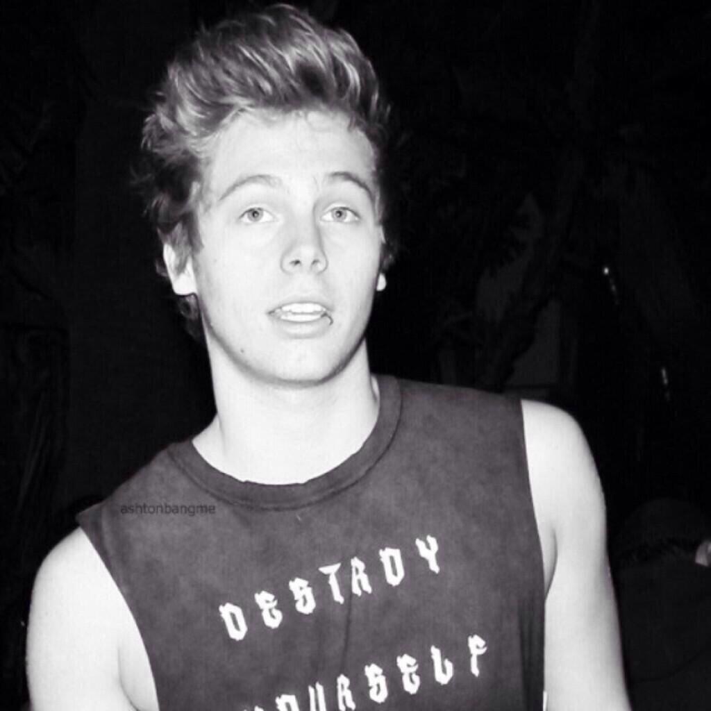 I'm really bored....anyone wanna hang out?