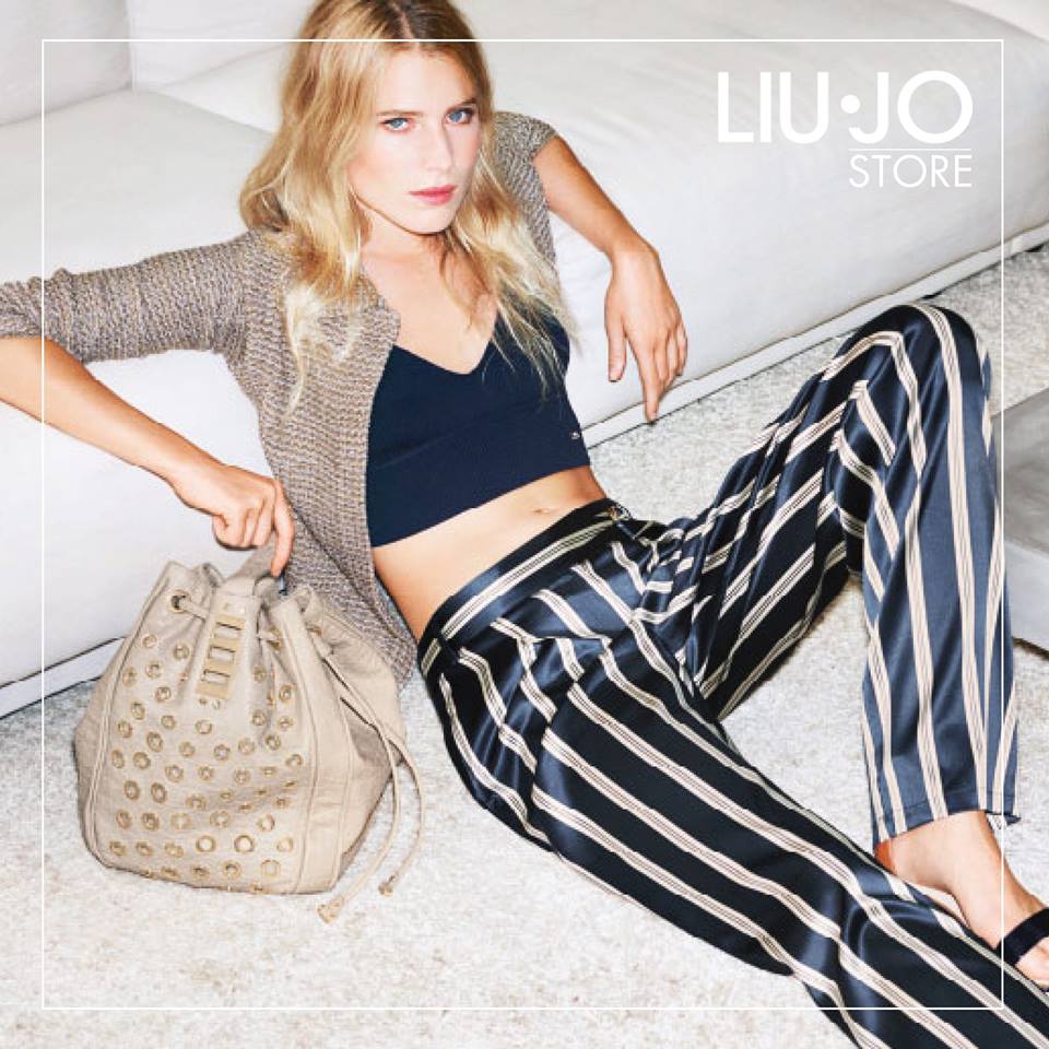 HoydeMag's tweet photo. #Inspiration #Navy #Chic. #Dree #Hemingway dédicace la #Collection #LiuJo 2015 à la #Féminité #Contemporaine. http://t.co/7XT9Y1M1ad