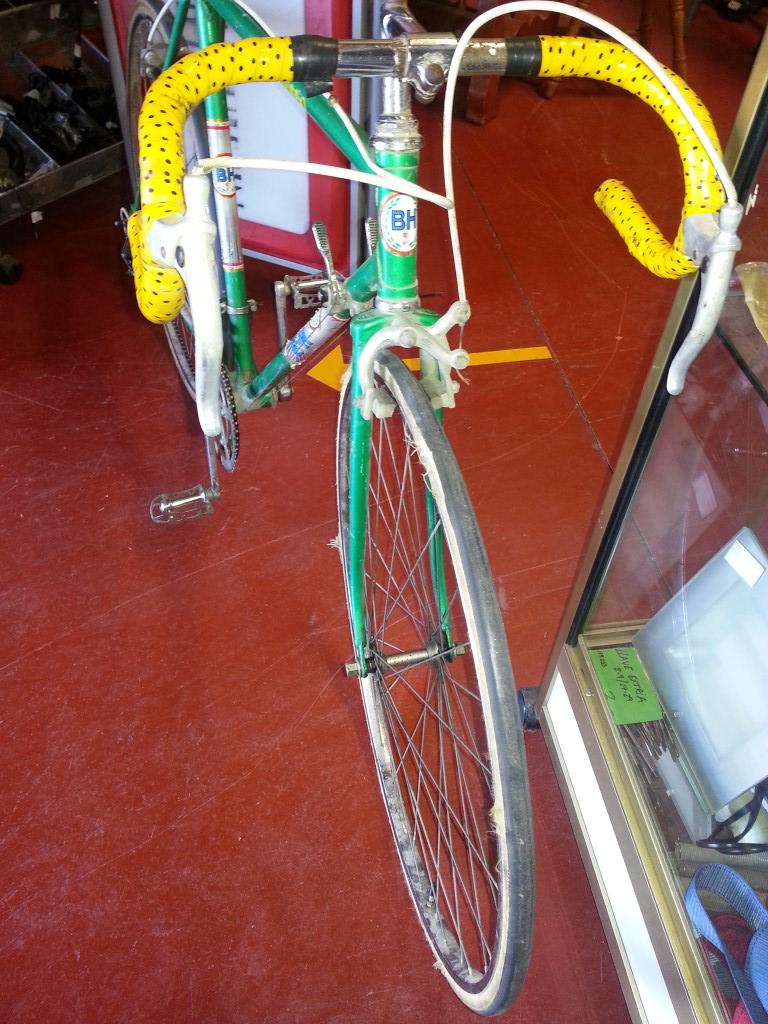 si_sisevende's tweet photo. #Bicicleta de #carrera antigua marca BH
80€.
#SiSeVende #Albolote #Granada #Boibu http://t.co/Z1EtvymdTW