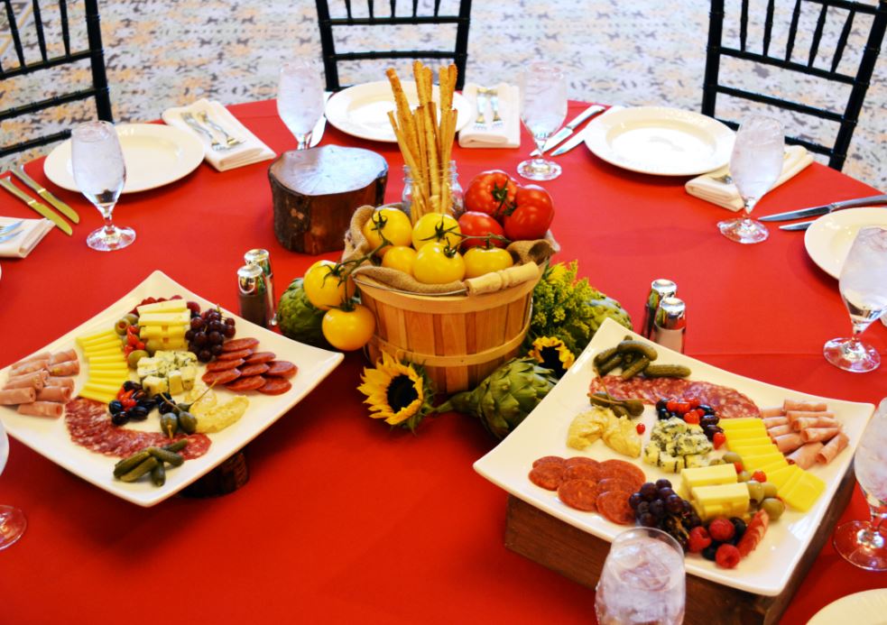 StoweMtnLodge's tweet photo. Who wouldn't want a seat at this table?!
#StoweMtnLodgeMeetings  #ItalianFamilyStyle http://t.co/MhAM3kYwoB