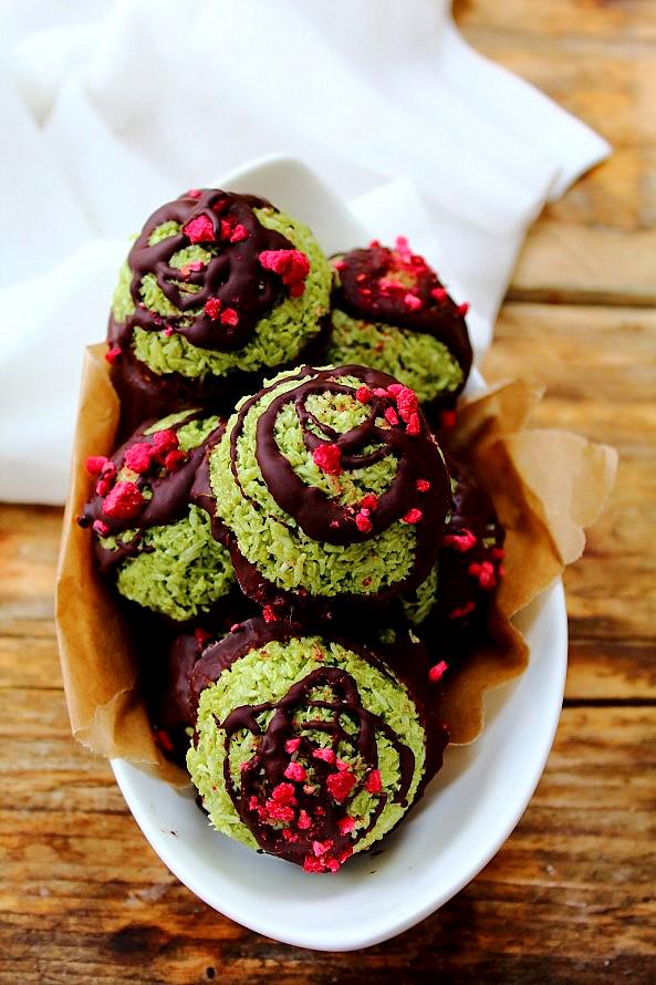 PeachyPalate's tweet photo. One last #greenfood #paddysday treat hitting the blog first thing in the morning! #paleo #sugarfree #keto http://t.co/ghRIlXi4lO