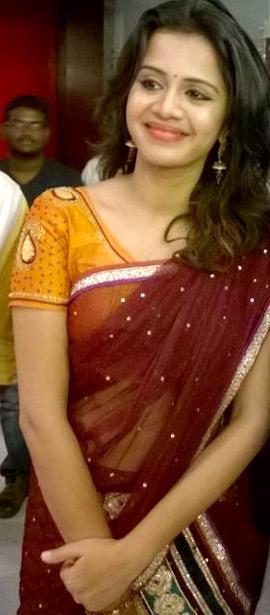 AnjanaVJ's tweet photo. Lol ! 'That aiyo now i have to keep smiling for another 10,20 pictures SMILE' 😂😂 pic courtesy: someone on FB http://t.co/FIJPc7MnNA