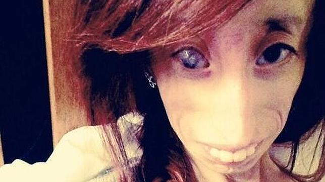 LaVozdeCadiz's tweet photo. La inspiradora historia de Lizzie Velásquez, «la mujer más fea del mundo» [VÍDEO] http://t.co/RRkA7wbWC1 http://t.co/hIfFJkPbUQ