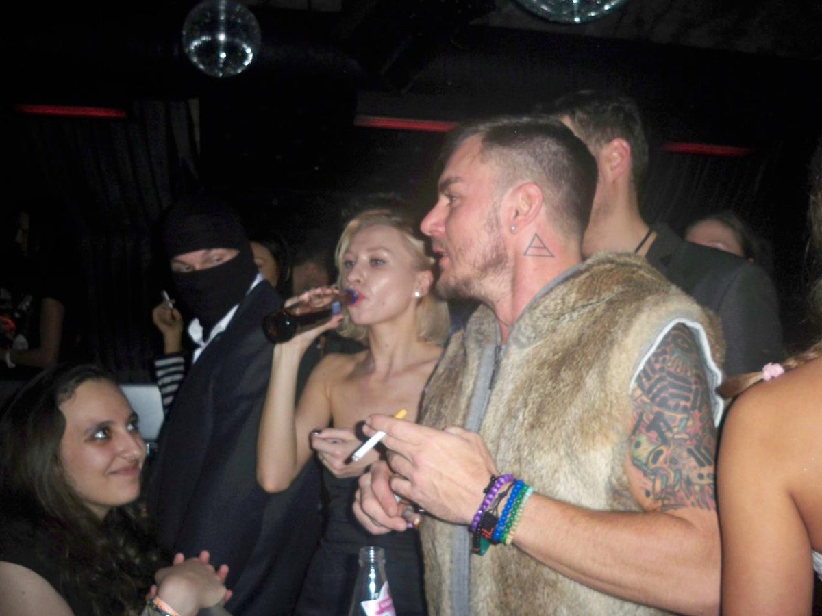 PeopleBehind_30's tweet photo. WTF #30STM #PeopleBehind http://t.co/r9JKmg7eBg