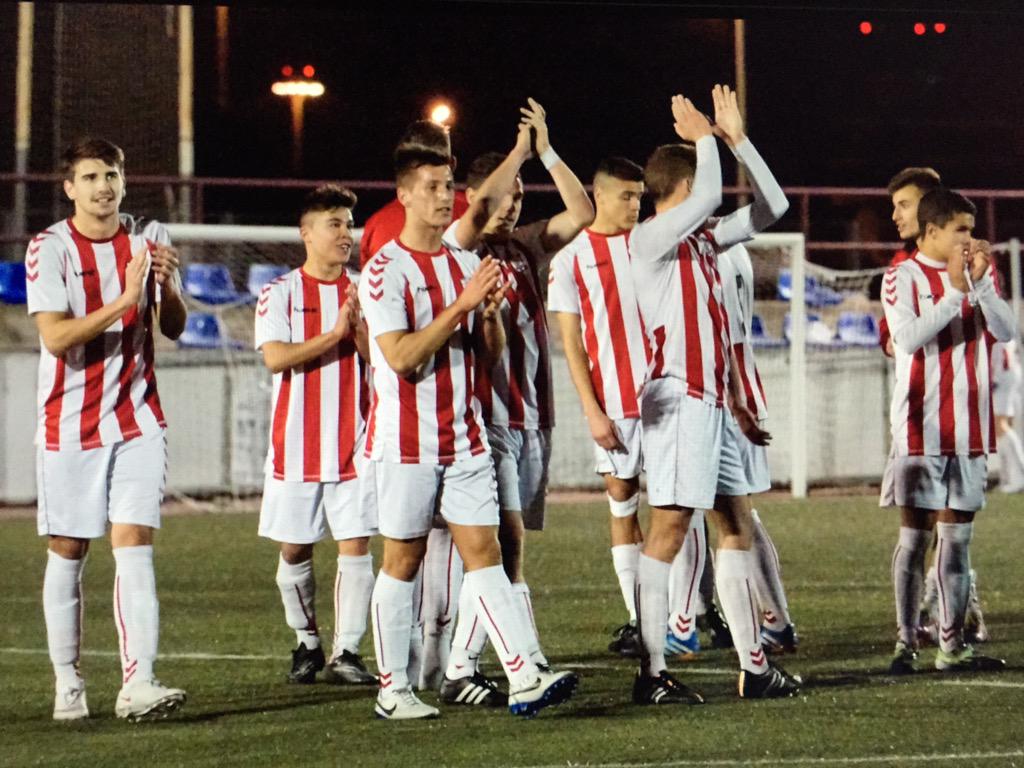 jruizorellana's tweet photo. @lvfidalgo @alexmata109 @JordiUseres @Nacho11ruiz @DaniiSG10 estaba tan nervioso que no hice casi fotos http://t.co/OJb7IWAX0k