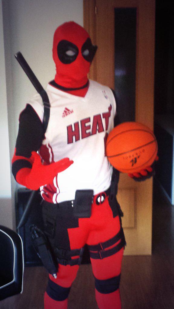 DeEspaiderman's tweet photo. Si este tuit llega a 100 RT Deadpool volverá http://t.co/Jh33LY8QBA
