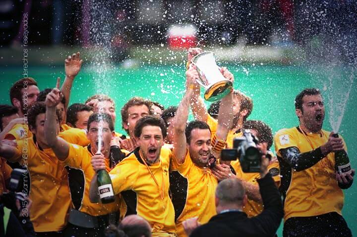 rugi10's tweet photo. Qui es plantegi entendre-ho sense viure-ho que s'ho tregui del cap! @atletichockey sou molt grans! http://t.co/BYzBJPeX9v