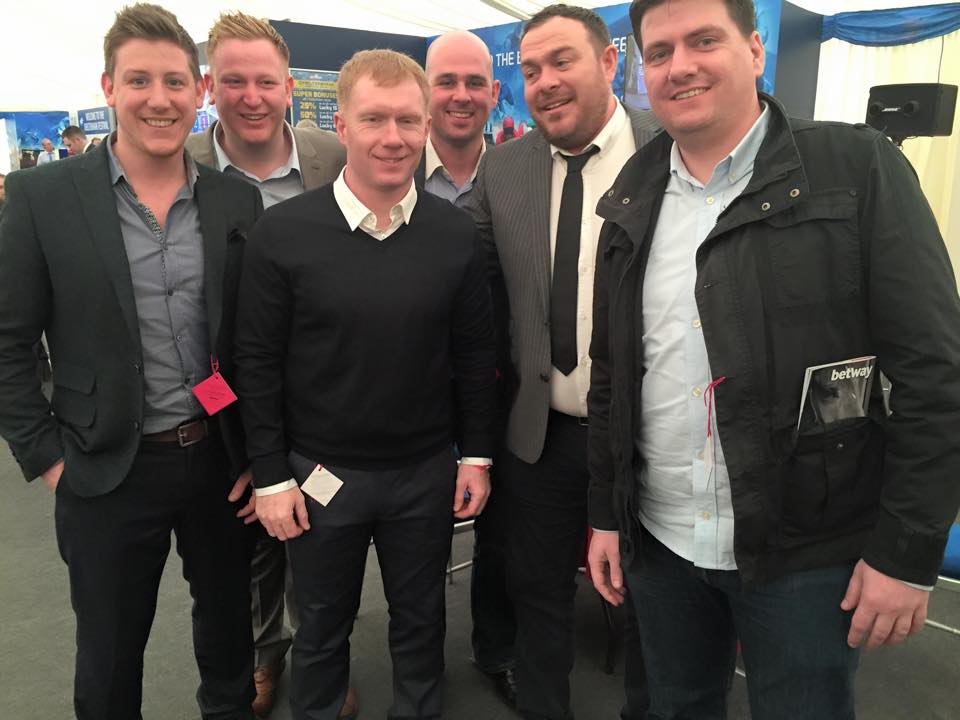 klyathletic's tweet photo. @adburns007 @mcgrogan76 Stu telling Paul Scholes 'Too many Hollywood balls' http://t.co/MimeYmv9Vb