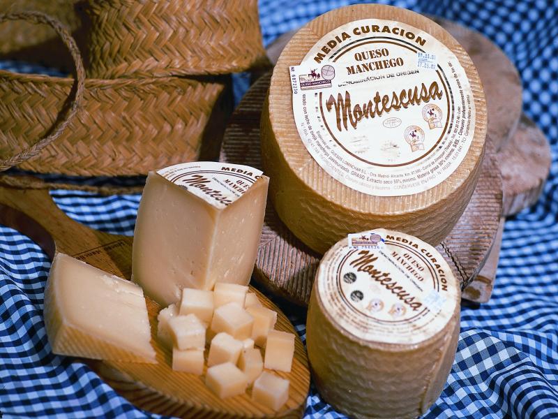 _cusfit's tweet photo. "Yes, I like Manchego  Cheese": Campaña Promocional del Queso Manchego con D.O. http://t.co/VSbbs1a5TU http://t.co/JBTXtFL2HD