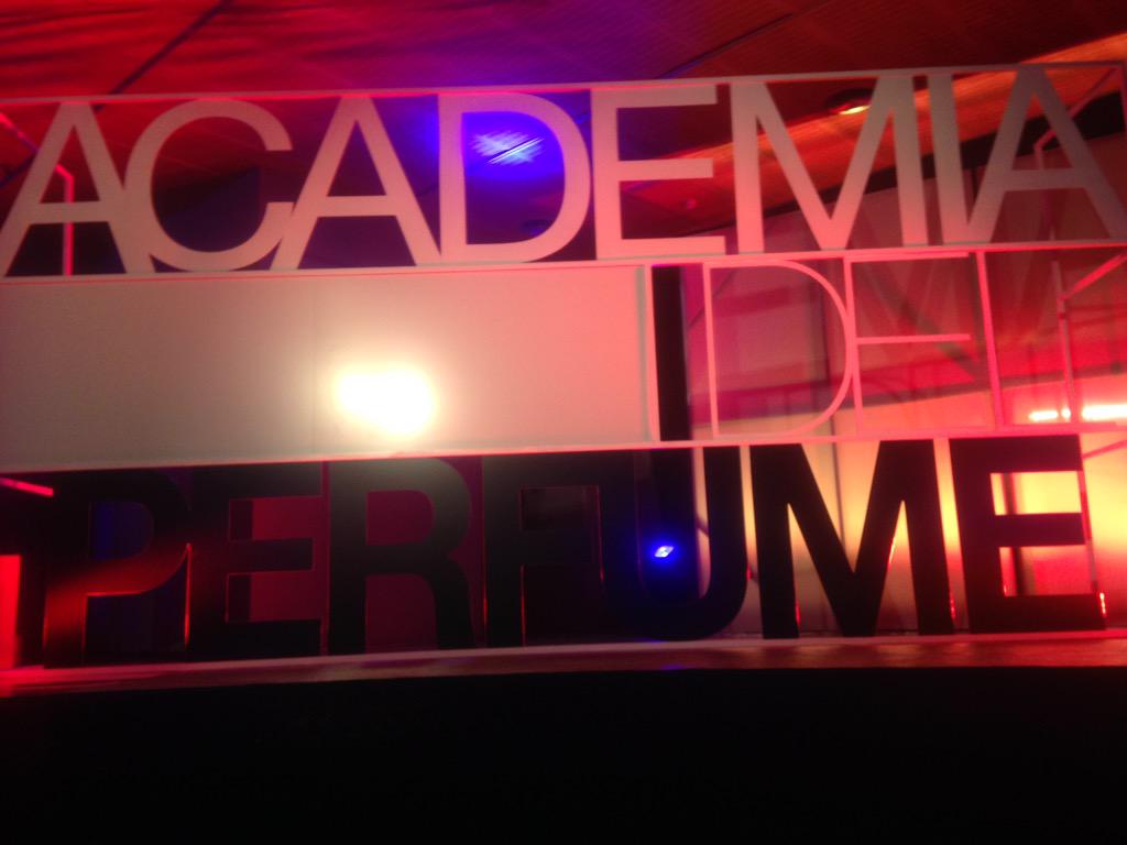 BdeBeauty's tweet photo. Viendo los preparativos de los premios de la #AcademiadelPerfume y con ganas de conocer los ganadores de 2015! http://t.co/KRqPqM3rVU