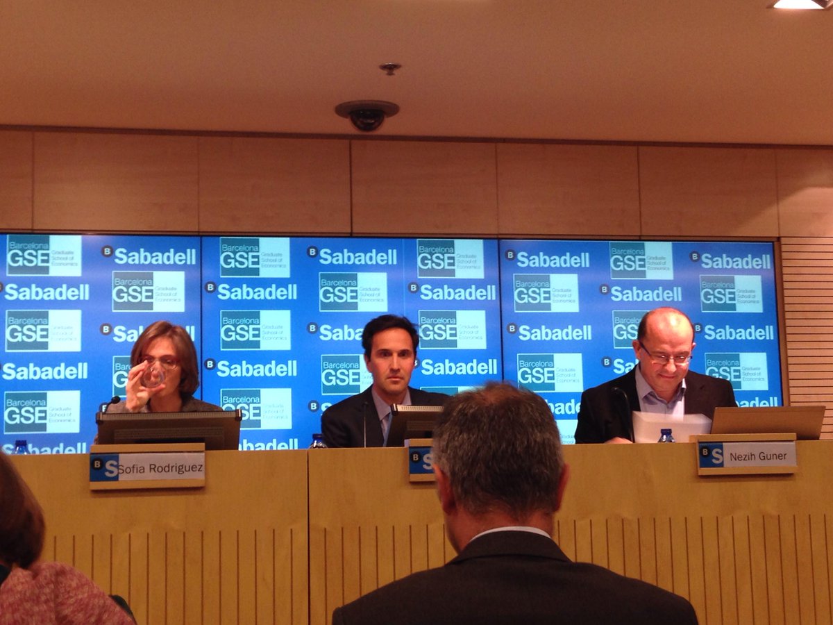bse_barcelona's tweet photo. Jonathan Levin speaking about online commerce now - Barcelona GSE Lecture #gselecture http://t.co/0NyJ59OrfV