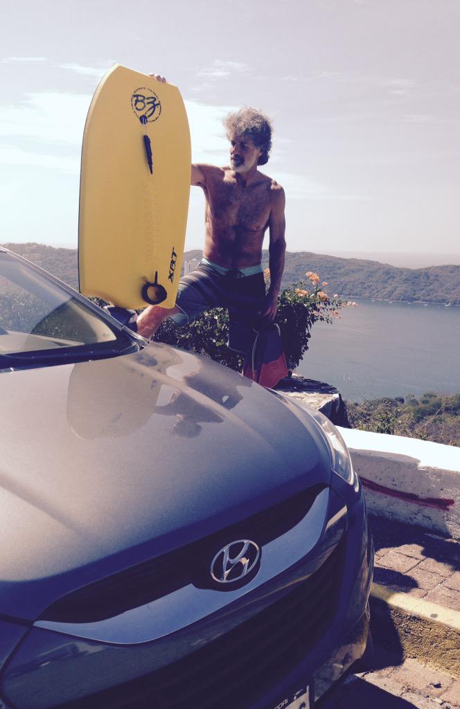 elbisdi's tweet photo. Súper fin de surf! Cultura! Amigos! @OscarRomanArte #Hyundai #Acapulco #GoingYoung #Arte http://t.co/Pt1nwu9eGO
