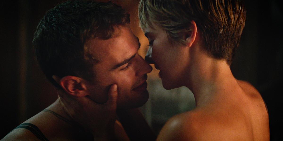 Divergent's tweet photo. See #Insurgent first Thursday! Buy #InsurgentTickets @Fandango &amp; get a free #Divergent e-book: http://t.co/6VTDa9gvPO http://t.co/rQLfbBq7cz