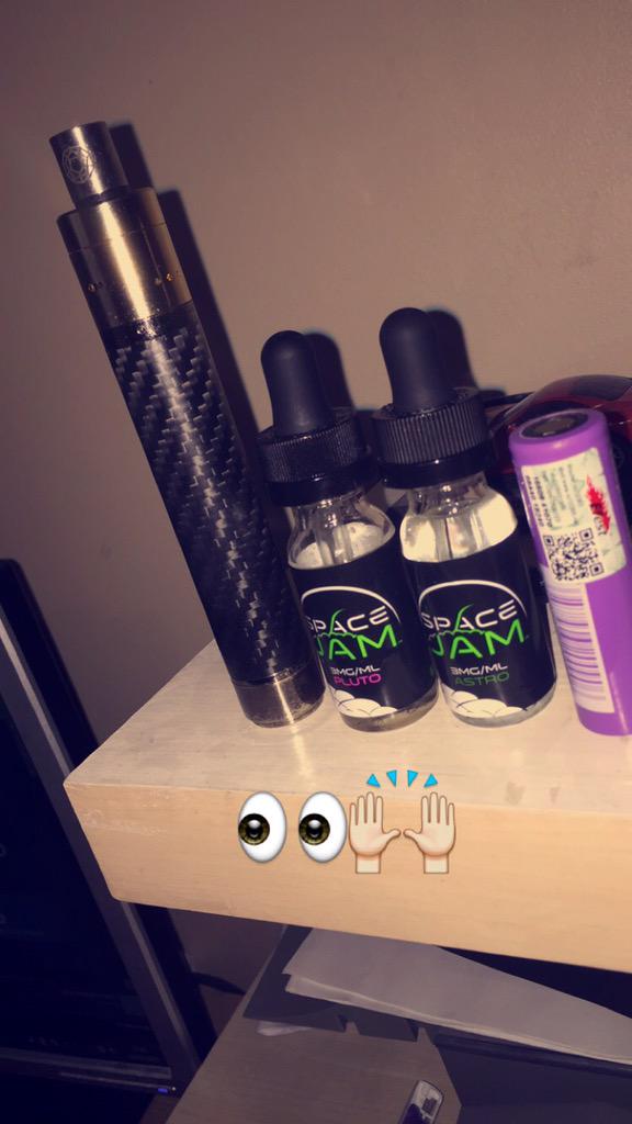 JackkRhys's tweet photo. Sorted my dripper out and brought some new liquid thanks vaperholics for suen sorting me out 👊👊👊 @Vaperholic http://t.co/ZHYGv9hYrR