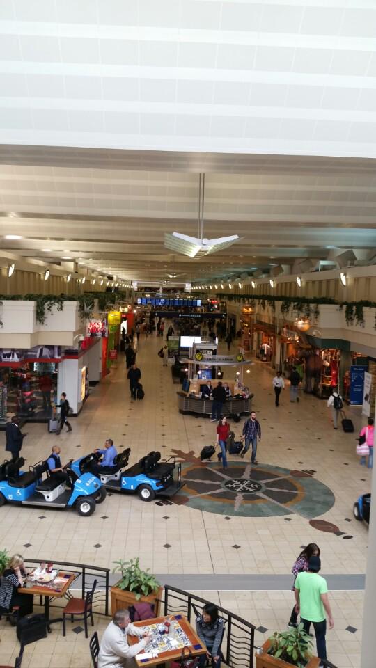 Happy customers. It's what I do. (@ Minneapolis-St. Paul International Airport (MSP)) swarmapp.com/c/jCLri8BbJpm