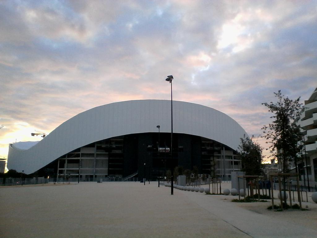 BdDefit's tweet image. Salut les mecs je suis supporter de l'OM Paris c'est pourri nul  rentrer chez vous vous êtes mauvais allez l'OM