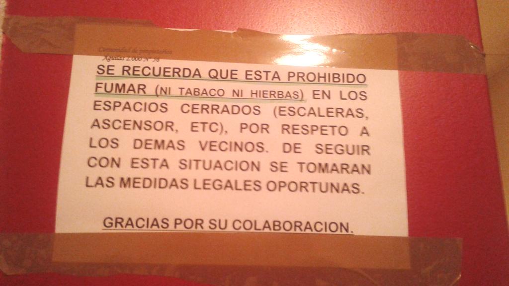 sinsavernadena's tweet photo. Esto sólo pasa en el edificio de @DesiCarrillo24 NI HIERBAAS!!! http://t.co/HYJzaCHdEc