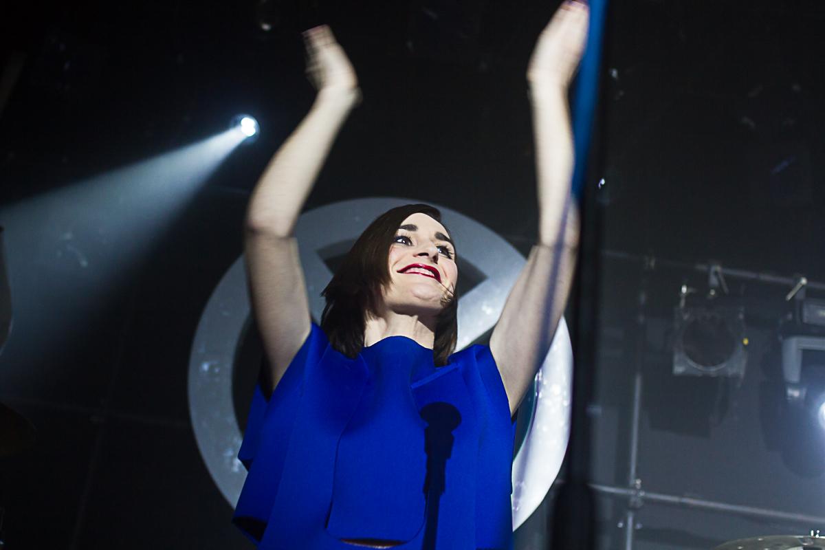 collectif1855's tweet photo. @YELLEtweets et @clarensmusic c'était CHAUD ! http://t.co/O3Z2vBrrYs photos par @collectif1855 @AntipodeRennes http://t.co/h6H2rXYGKl
