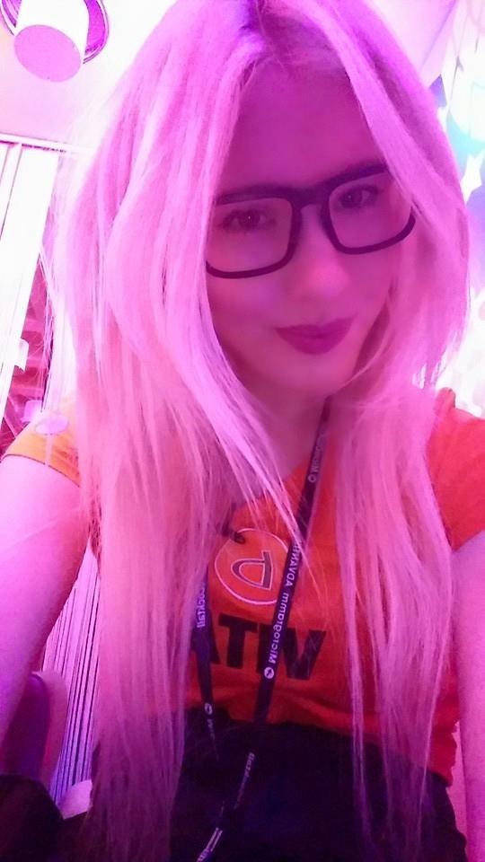 BarPlanetVITA's tweet photo. Pozdravčeek iz #BarPlanet ... Za vas smo tukaj Vita, Sanja, Črt in Ivona.. Poljubcek :* :) http://t.co/vc26VfBncW