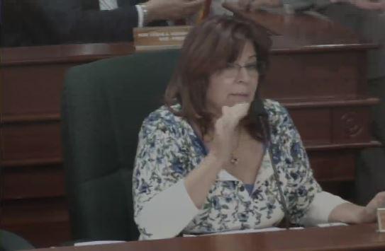 CamaraConPR's tweet photo. Inicia su turno de preguntas la representante Luisa @PitiGandara. http://t.co/lxBCnqzbLs #PC2329 http://t.co/aqCnES9U1o
