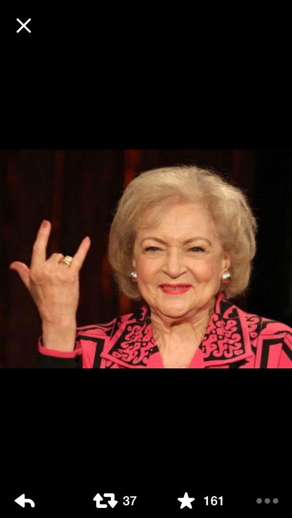 TheShatHitFan's tweet image. @UBAthletics @UBBullRun @UBmenshoops Looks who's a Bulls fan? #ubbetty #godancing