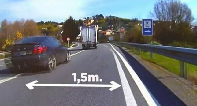 A3Noticias's tweet photo. Instala una cámara en su bici y denuncia a 49 conductores por no respetar las normas [VÍDEO]
http://t.co/CZxM4oH3OT http://t.co/Aspcq0gJeB