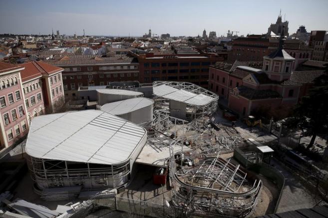 arquitect_viva's tweet photo. Madrid. Comienza el desmontaje del mercado provisional de Barceló. http://t.co/RP69KiYvRx http://t.co/qpzanKYrHP