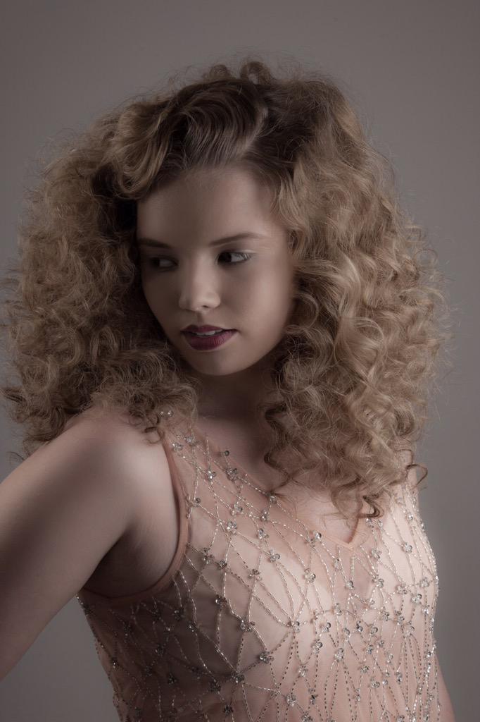 LouExclYours's tweet photo. @prohairlive @exclusivhair @BalmainHairUK @beauty_works #Competition #commercialcreative #hairextensions #Nuneaton http://t.co/dgsAyWDD7v
