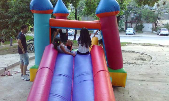 elcharlu's tweet photo. LA JUVENTUD POPULAR DE LOS BARRIOS SE JUNTO EN BARRIO RUCCI PARA COLABORAR CON LA PLAZA  Y SU LIMPIEZA http://t.co/IRNU3k2XCo