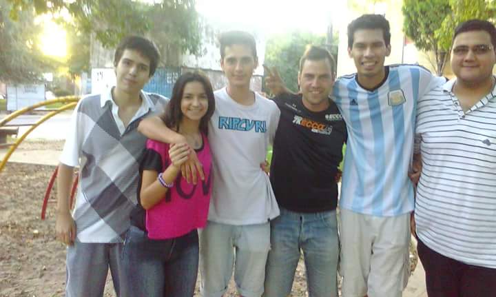 elcharlu's tweet photo. LA JUVENTUD POPULAR DE LOS BARRIOS SE JUNTO EN BARRIO RUCCI PARA COLABORAR CON LA PLAZA  Y SU LIMPIEZA http://t.co/IRNU3k2XCo