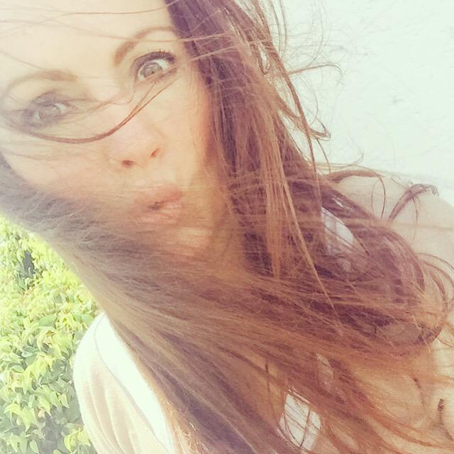 Susana_Lozano's tweet photo. No hay manera de ganarle a la naturaleza #windy #roughweather ๐#almostflying http://t.co/niIdMteE6p